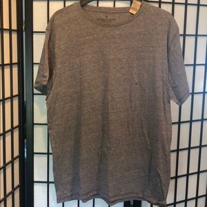 NWT men’s AE T-shirt